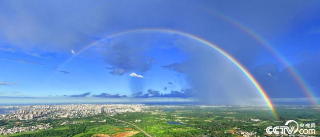 海口上空(kong)現雙彩虹景(jing)觀