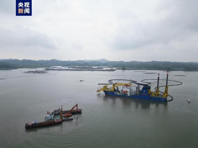 “天鲸号”投入平陸(lu)運河建設施工