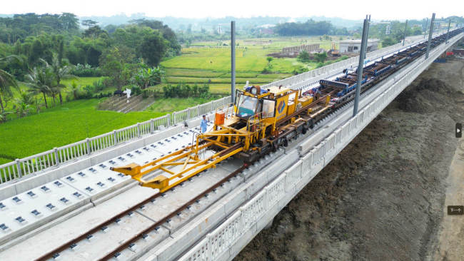 雅萬(wàn)高鐵全線軌道鋪(pu)設完成