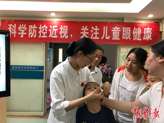 我(wo)國兒童青(qing)少年總體(tǐ)近視率52.7% 五(wǔ)大誤區需(xu)關注