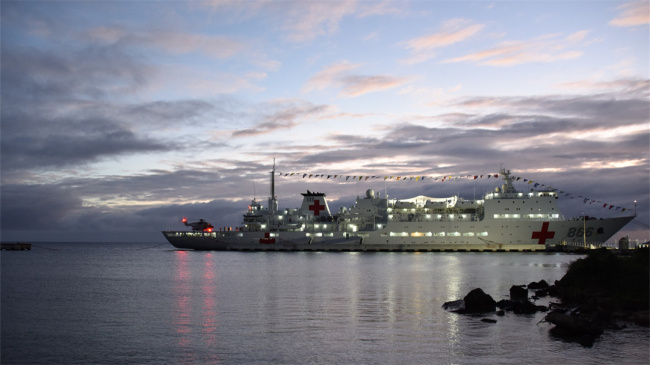 “和平(píng)方舟”航程累(lei)計達280800海裡