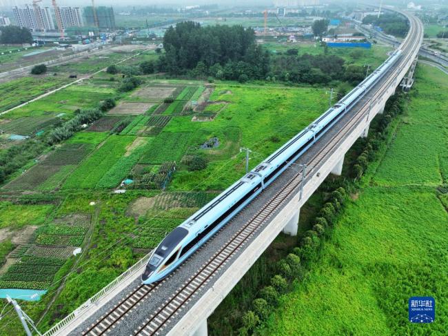 鐵(tie)路12月8日起(qi)實行新的(de)列車運行(háng)圖