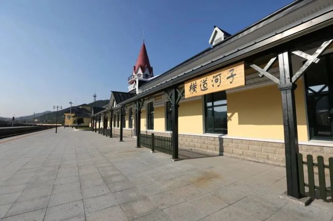 火(huo)車拉來(lái)的百年(nián)小鎮!坐(zuo)高鐵去(qu)一趟吧(ba)