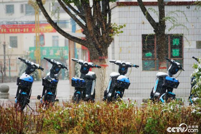 甘(gān)肅酒泉：立夏飛雪(xue)