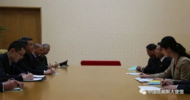 中國駐朝鮮大使(shǐ)王亞軍向崔龍海(hǎi)委員長遞交國書(shu)