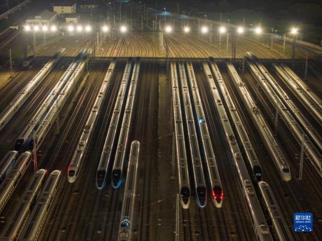 鐵路12月8日(ri)起實行新(xīn)的列車運(yùn)行圖