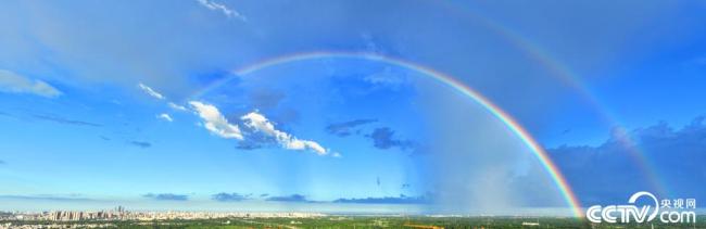 海口上(shàng)空現雙彩虹(hong)景觀