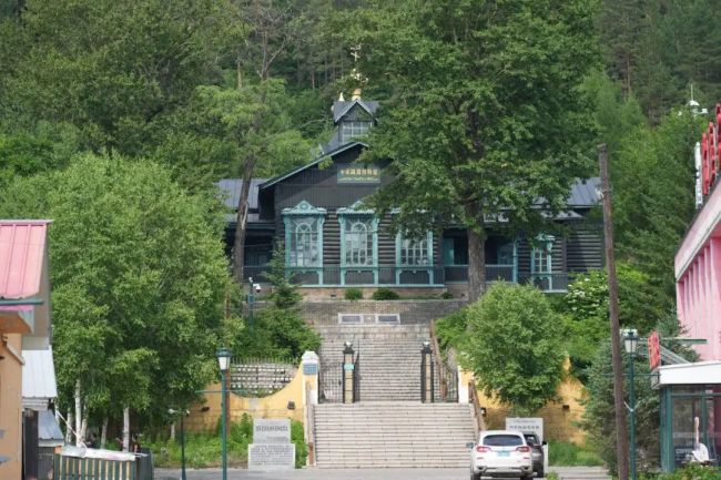 火車(chē)拉來的(de)百年小(xiao)鎮!坐高(gāo)鐵去一(yi)趟吧